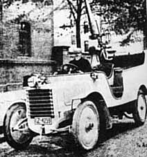 German car with gun equipped with a 63 mm gun and presented to the car show in Berlin in 1909.