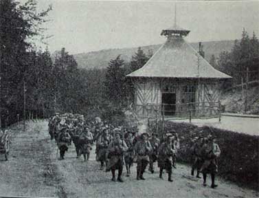 Les chasseurs alpins franchissent le col de la SCHLUCHT