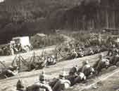 Bataille du Linge, groupe de soldats allemands au repos derrière le front à Giragoutte en 1915