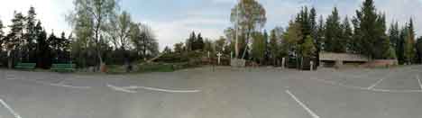 Vue panoramique de l'entrée du mémorial, et du champ de bataille du Linge depuis le Collet